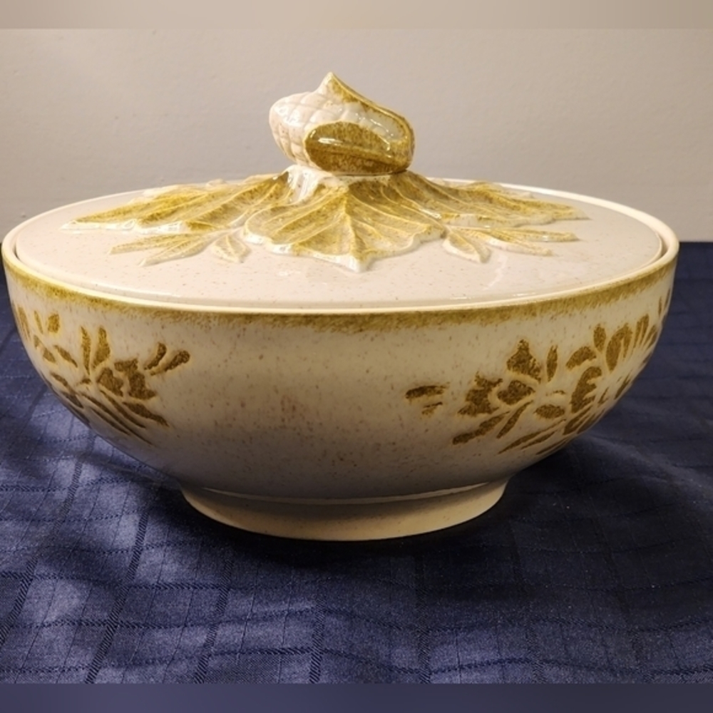 Red Wing Pottery Damask Pattern Casserole Dish With‎ Lid